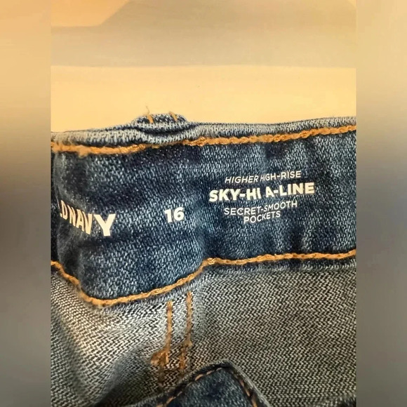 NWT Old Navy Button Fly denim short - Higher High Rise - Picture 2 of 3